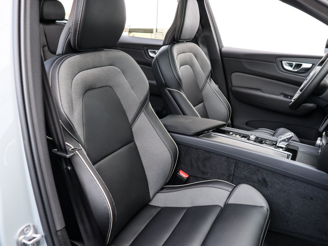 Volvo XC60 T8 AWD - SUV/Off-road - Grau - Neuwagen - Bild 6