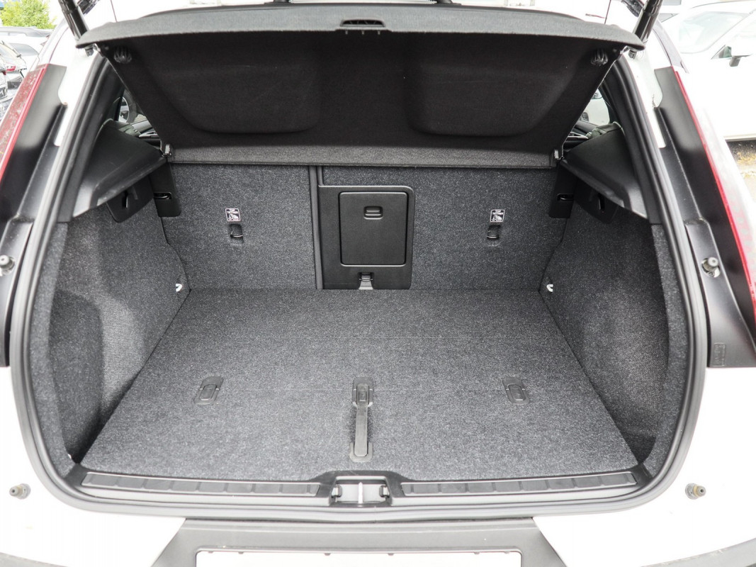 Volvo XC40 - SUV/Off-road - Weiss - Gebrauchtwagen - Bild 12