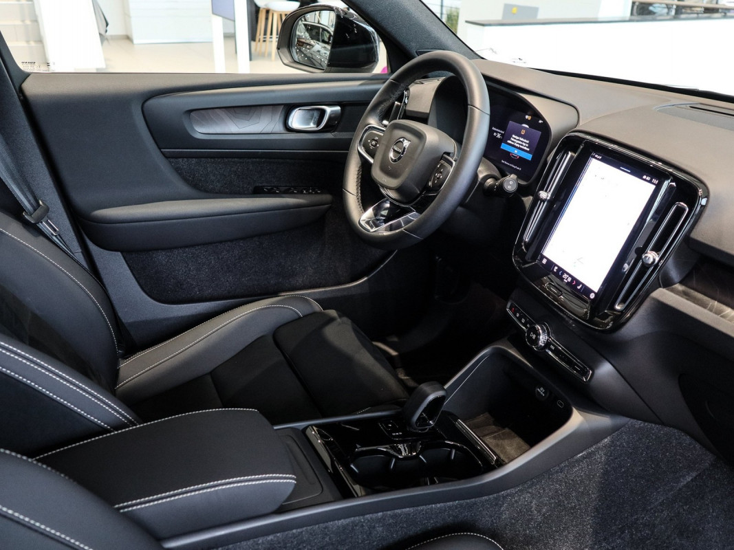 Volvo XC40 Recharge AWD - SUV/Off-road - Silber - Gebrauchtwagen - Bild 3
