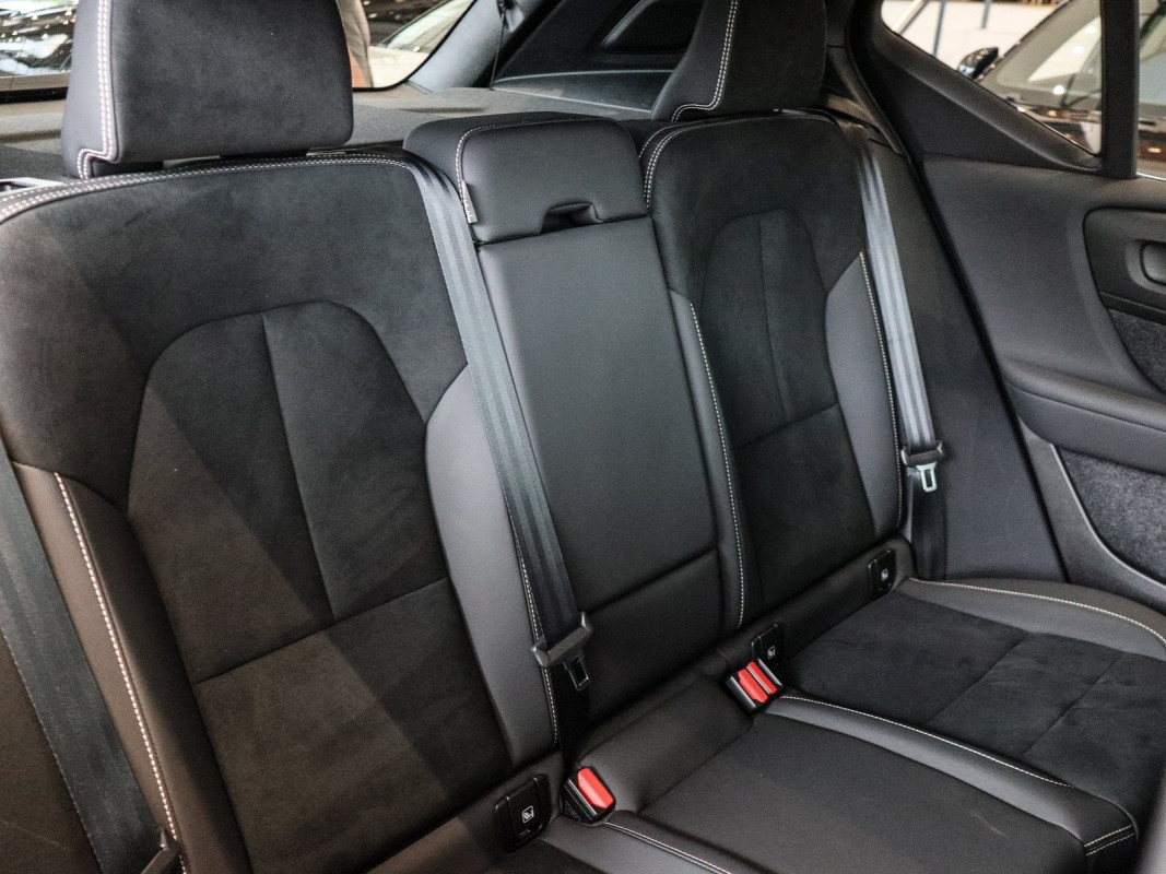 Volvo XC40 Recharge AWD - SUV/Off-road - Silber - Gebrauchtwagen - Bild 5