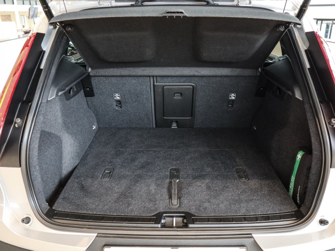 Volvo XC40 Recharge AWD - SUV/Off-road - Silber - Gebrauchtwagen - Bild 12