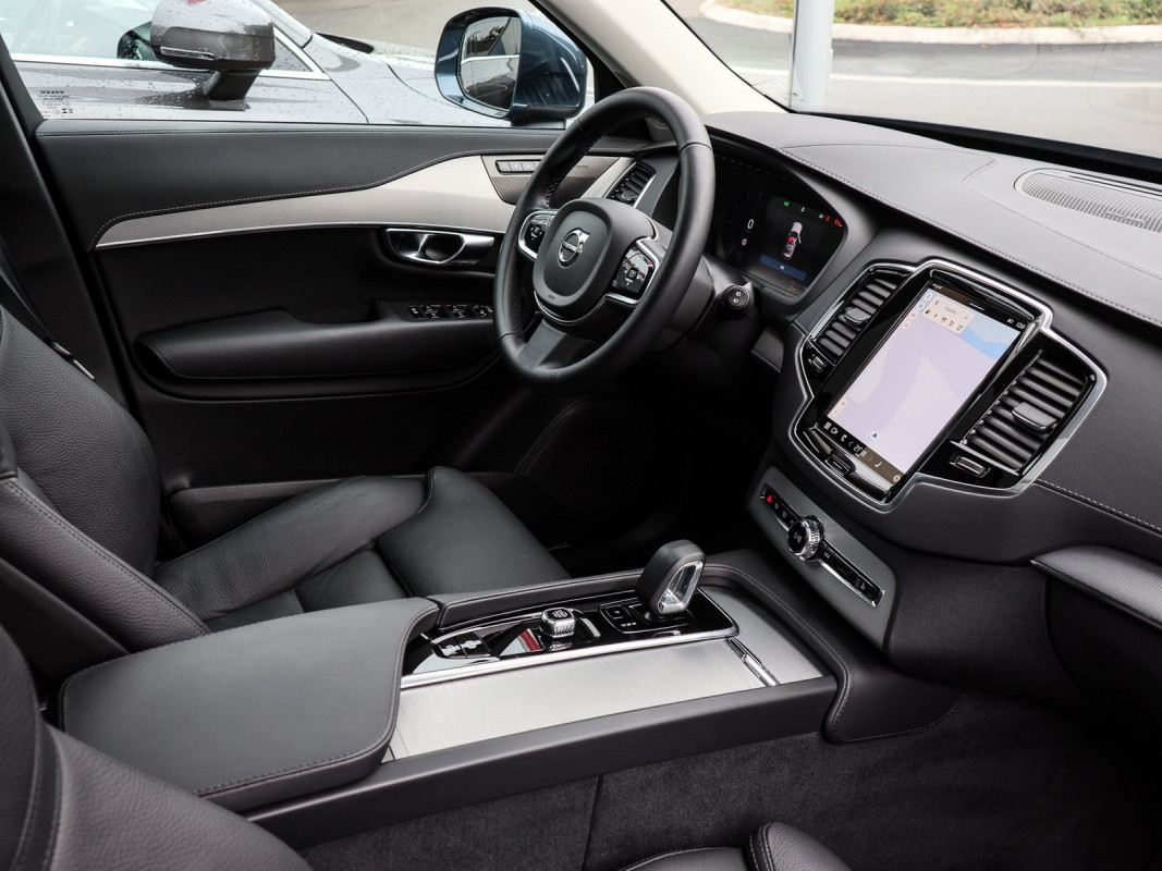 Volvo XC90 T8 AWD Plug-In Hybrid - SUV/Off-road - Blau - Gebrauchtwagen - Bild 3