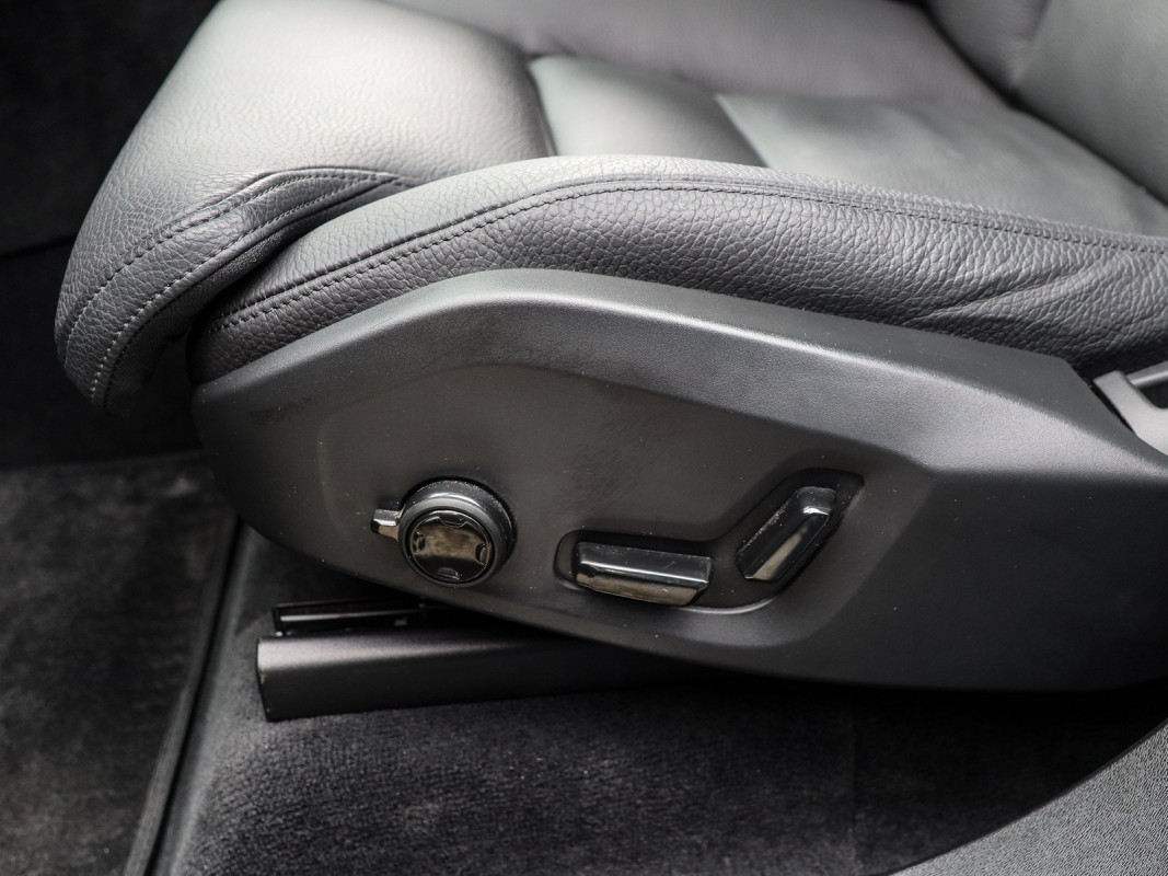 Volvo XC90 T8 AWD Plug-In Hybrid - SUV/Off-road - Blau - Gebrauchtwagen - Bild 12