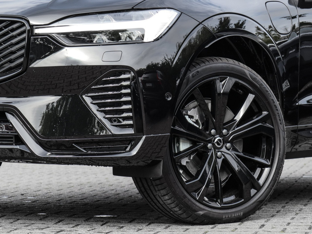 Volvo XC60 T6 Plus Black Edition - SUV/Off-road - Schwarz - Neuwagen - Bild 5