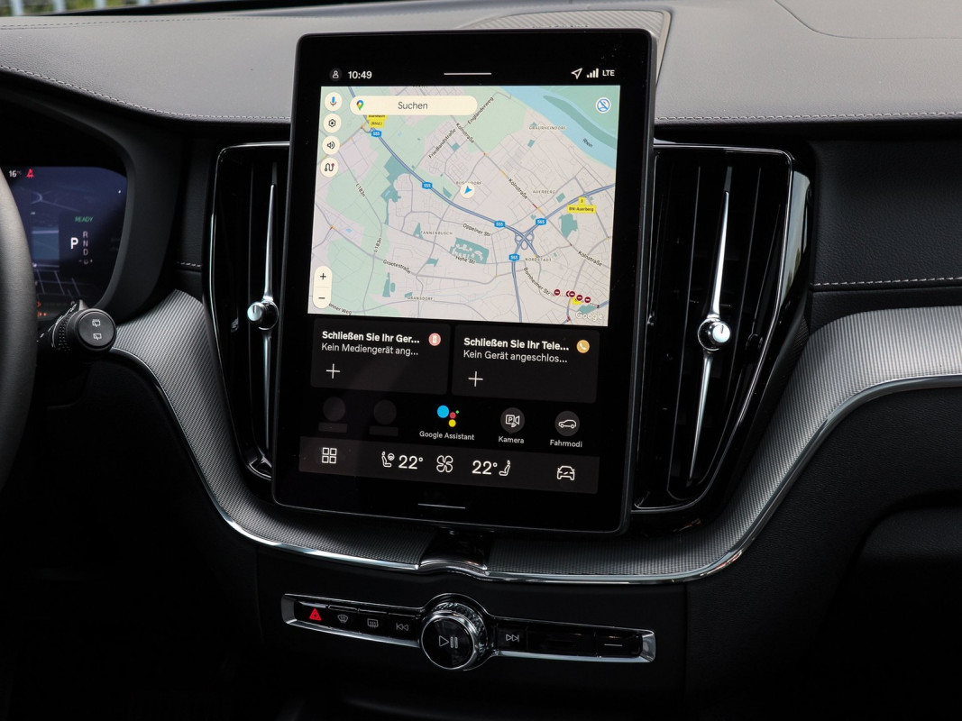 Volvo XC60 T6 Plus Black Edition - SUV/Off-road - Schwarz - Neuwagen - Bild 7