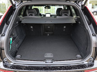Volvo XC60 T6 Plus Black Edition - SUV/Off-road - Schwarz - Neuwagen - Bild 10