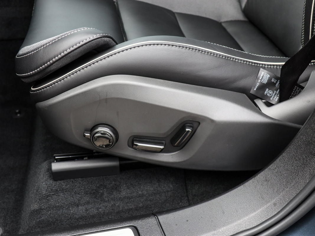 Volvo XC60 T6 Ultra Black Edition - SUV/Off-road - Blau - Neuwagen - Bild 13