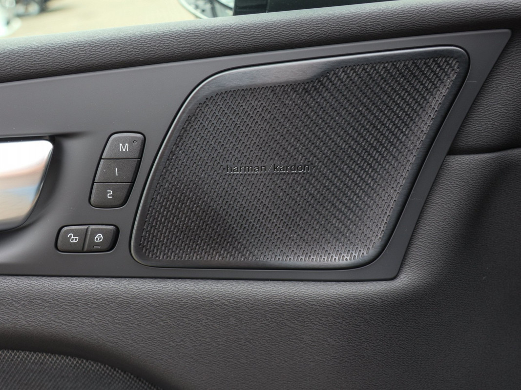 Volvo XC60 T6 Ultra Black Edition - SUV/Off-road - Blau - Neuwagen - Bild 14