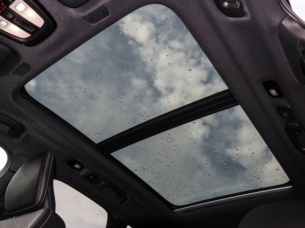 Volvo XC60 T8 Ultra Black Edition - SUV/Off-road - Schwarz - Neuwagen - Bild 10