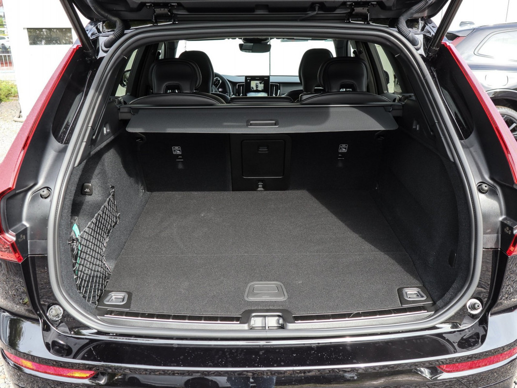 Volvo XC60 T8 Ultra Black Edition - SUV/Off-road - Schwarz - Neuwagen - Bild 11