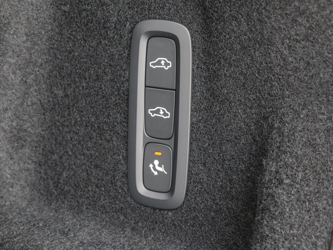 Volvo XC60 T6 Plus Black Edition - SUV/Off-road - Blau - Neuwagen - Bild 15