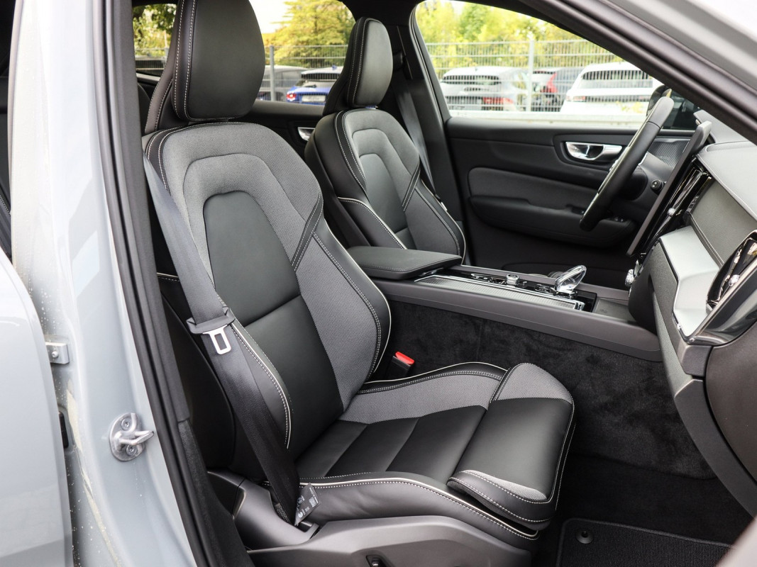 Volvo XC60 T6 Ultra Black Edition - SUV/Off-road - Grau - Neuwagen - Bild 6