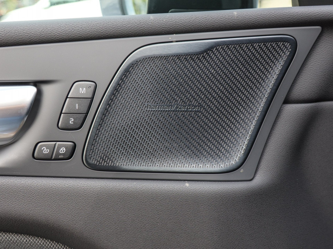 Volvo XC60 T6 Ultra Black Edition - SUV/Off-road - Grau - Neuwagen - Bild 14