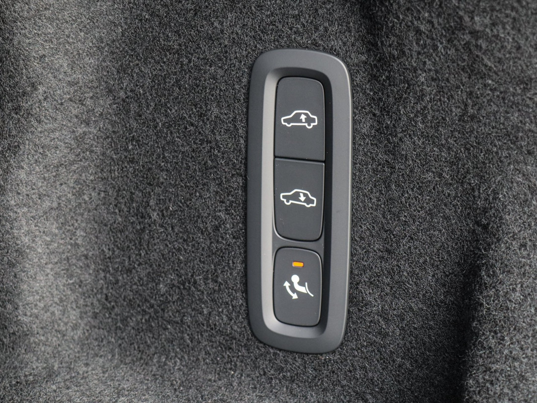 Volvo XC60 T6 Ultra Black Edition - SUV/Off-road - Grau - Neuwagen - Bild 15