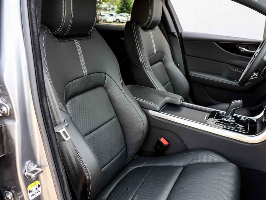 Jaguar XE D200 R-Dynamic SE Matrix LED / Winter Packet / 19" Black - Limousine - Grau - Gebrauchtwagen - Bild 6