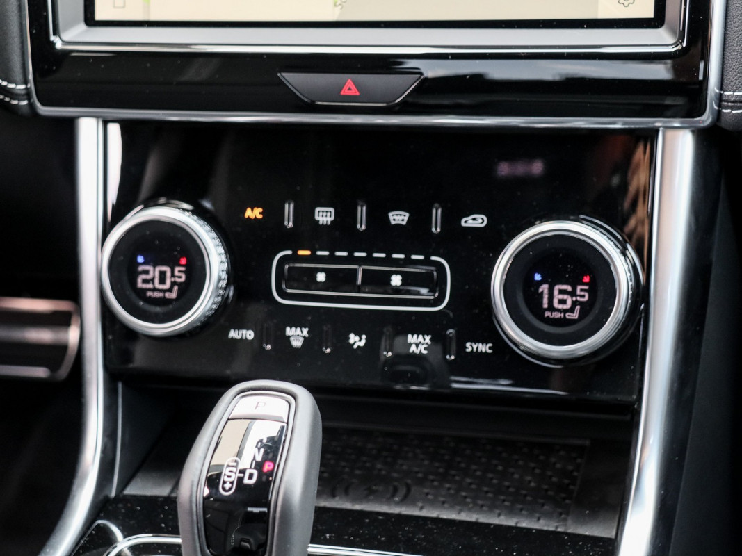 Jaguar XE D200 R-Dynamic SE Matrix LED / Winter Packet / 19" Black - Limousine - Grau - Gebrauchtwagen - Bild 8