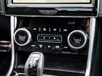 Jaguar XE D200 R-Dynamic SE Matrix LED / Winter Packet / 19" Black - Limousine - Grau - Gebrauchtwagen - Bild 8