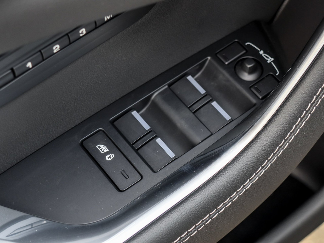 Jaguar XE D200 R-Dynamic SE Matrix LED / Winter Packet / 19" Black - Limousine - Grau - Gebrauchtwagen - Bild 14