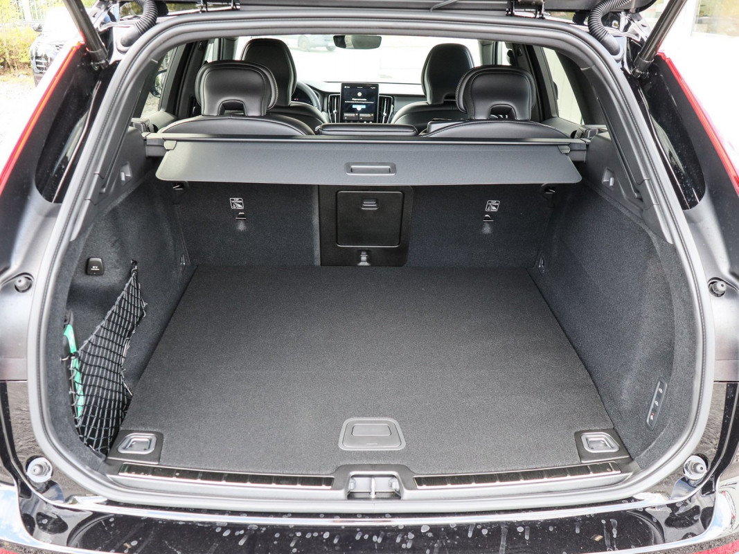 Volvo XC60 Ultra Black Edition - SUV/Off-road - Schwarz - Neuwagen - Bild 9