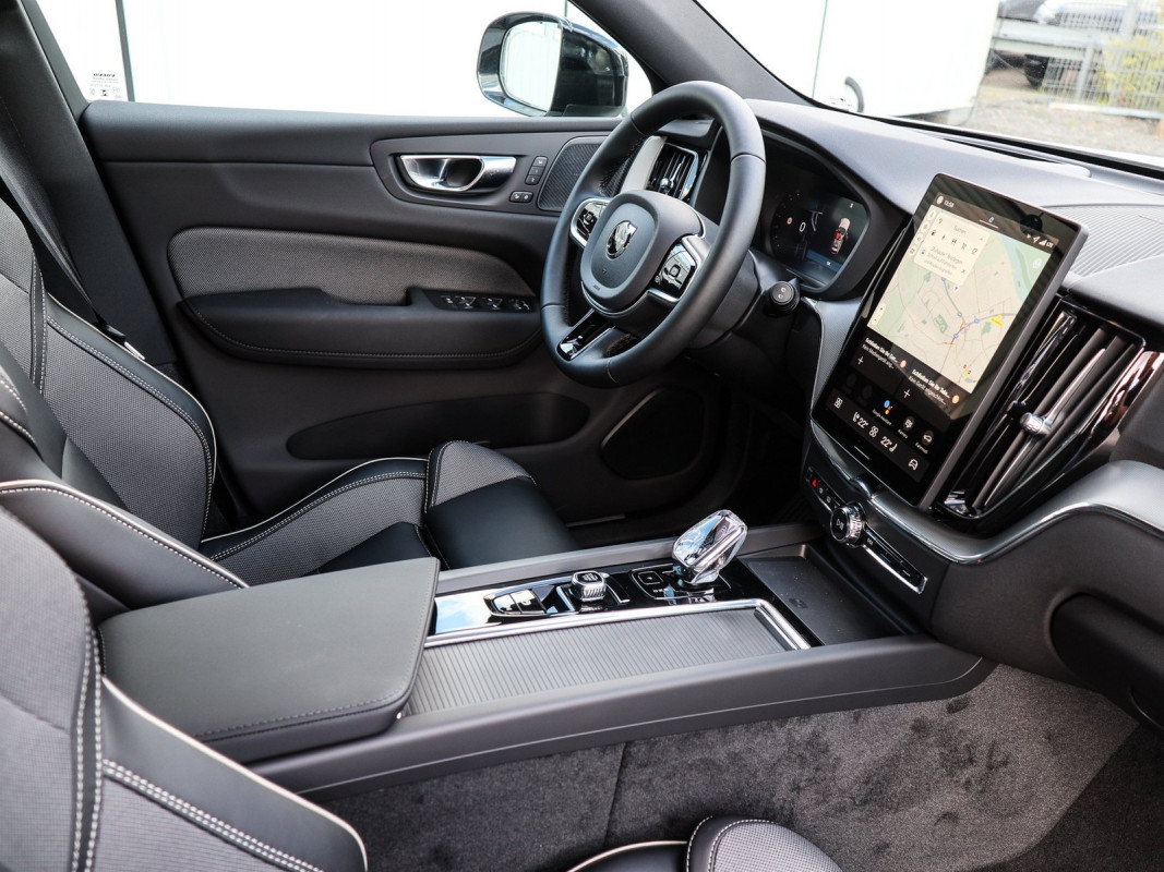 Volvo XC60 T6 Plus Black Edition - SUV/Off-road - Weiss - Neuwagen - Bild 3
