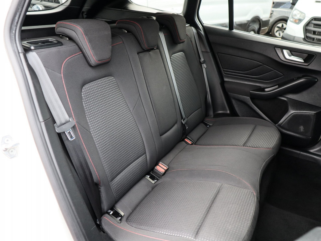 Ford Focus Turnier ST-Line MHEV LED, E-Heckklappe, Winter P. - Kombi - Weiss - Gebrauchtwagen - Bild 5