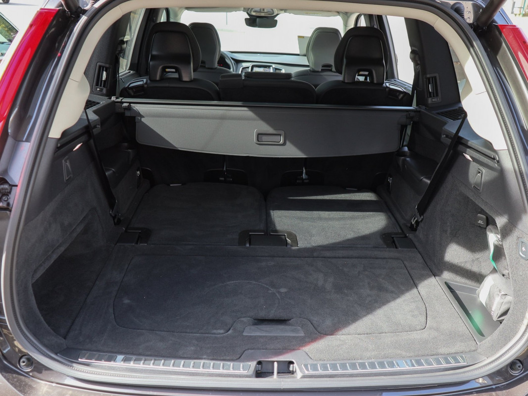 Volvo XC90 T8 AWD Plug-In Hybrid - SUV/Off-road - Grau - Gebrauchtwagen - Bild 12