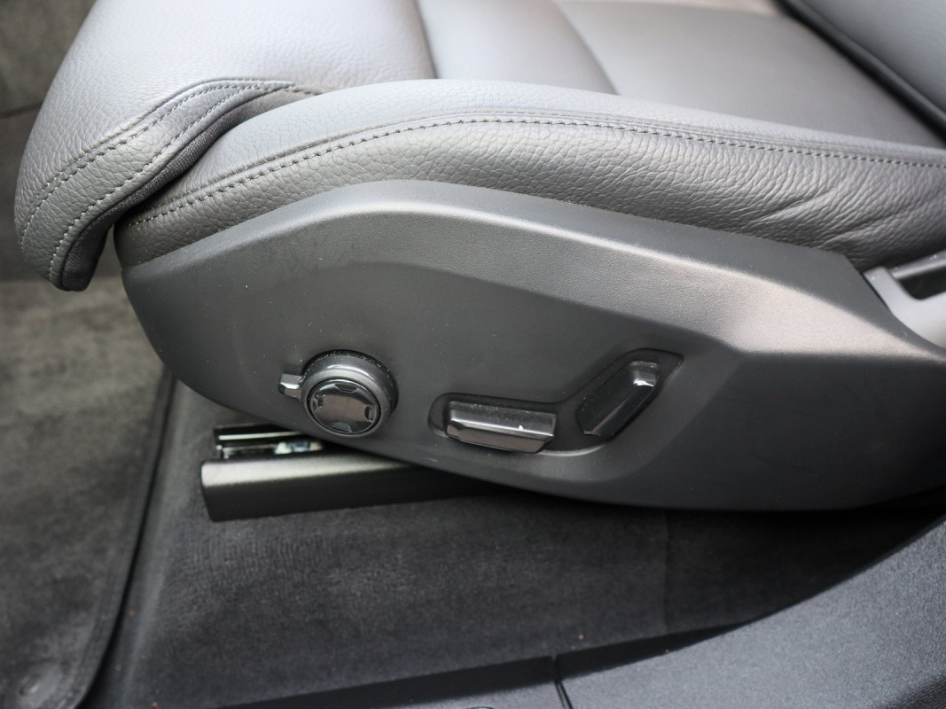 Volvo XC90 T8 AWD Plug-In Hybrid - SUV/Off-road - Grau - Gebrauchtwagen - Bild 14