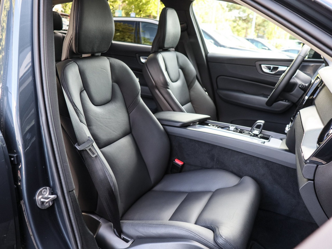 Volvo XC60 T8 Recharge AWD - SUV/Off-road - Blau - Gebrauchtwagen - Bild 7