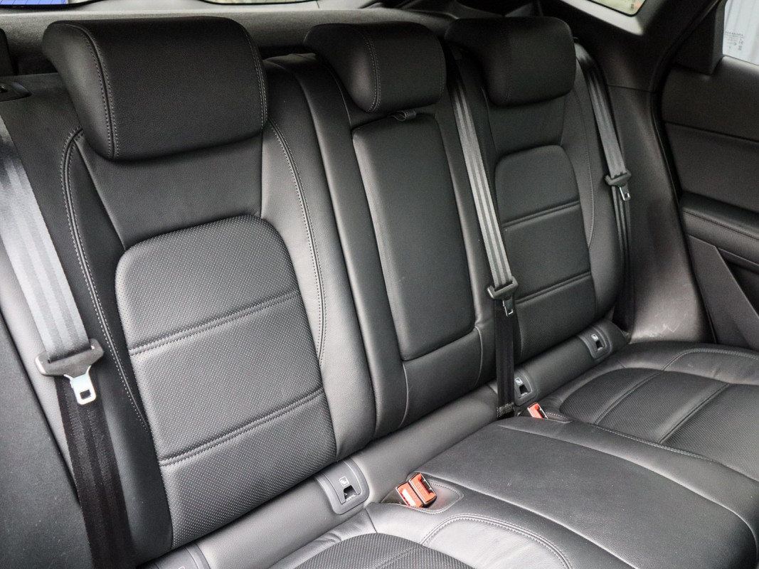 Jaguar E-PACE D150 - SUV/Off-road - Schwarz - Gebrauchtwagen - Bild 4