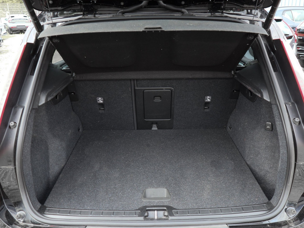 Volvo XC40 T4 - SUV/Off-road - Schwarz - Gebrauchtwagen - Bild 11