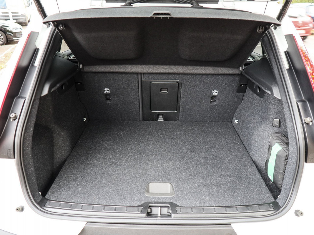 Volvo XC40 T4 - SUV/Off-road - Weiss - Gebrauchtwagen - Bild 12