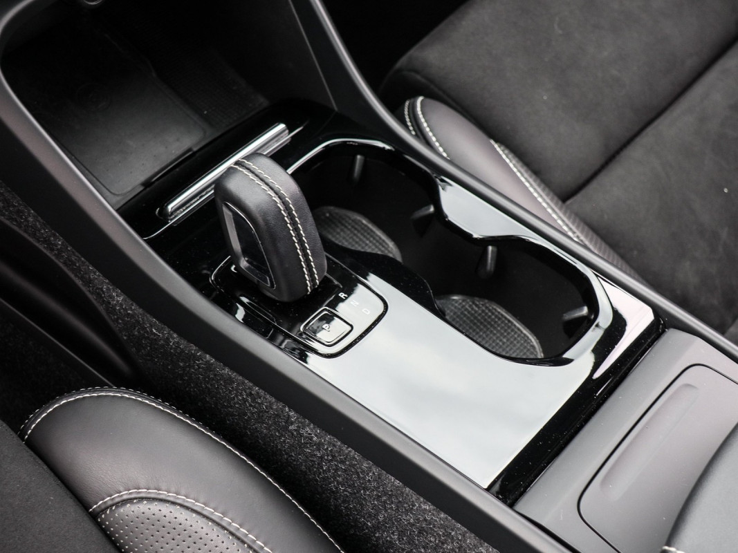Volvo XC40 P8 - SUV/Off-road - Schwarz - Gebrauchtwagen - Bild 11
