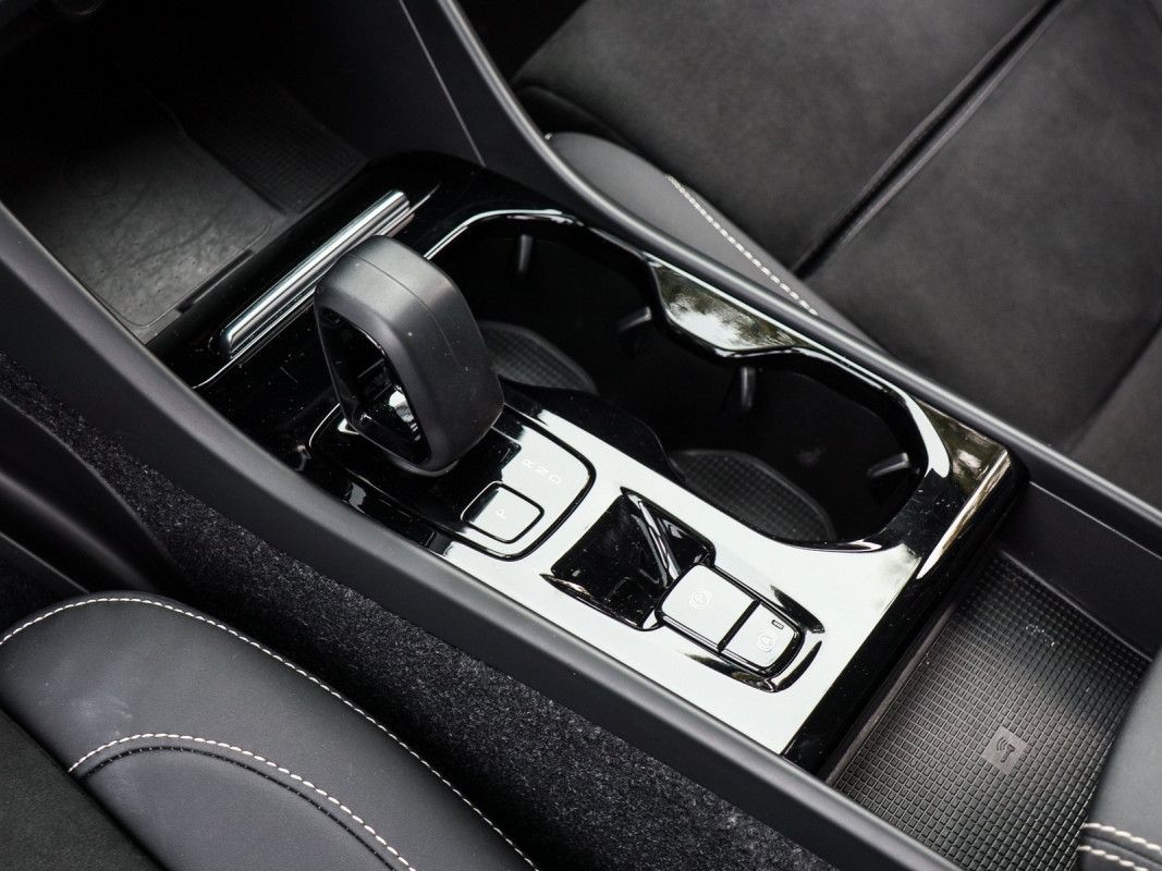 Volvo XC40 T4 - SUV/Off-road - Grün - Gebrauchtwagen - Bild 11