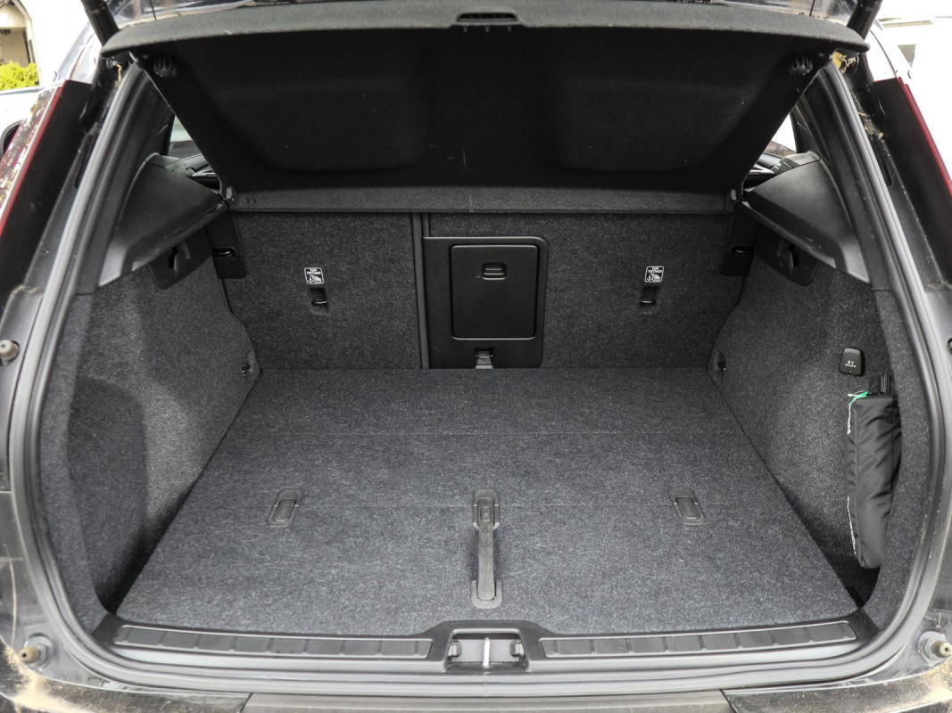Volvo XC40 P8 - SUV/Off-road - Schwarz - Gebrauchtwagen - Bild 12