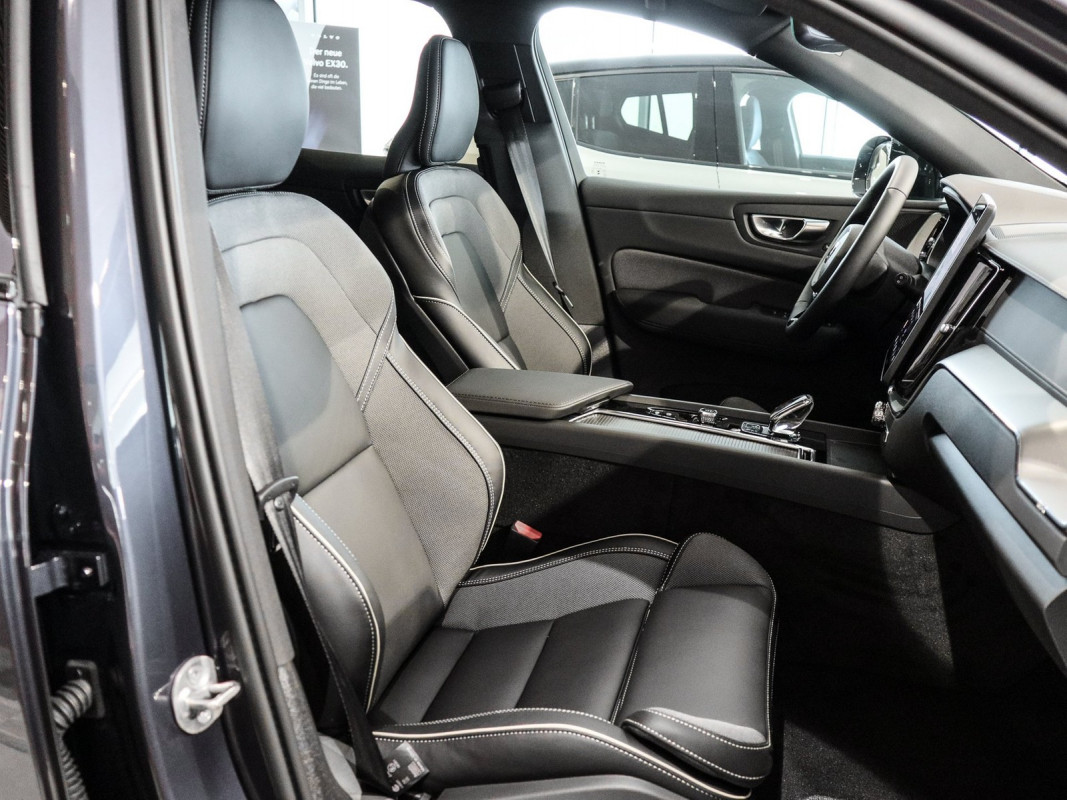 Volvo XC60 T6 Ultra Black Edition - SUV/Off-road - Blau - Neuwagen - Bild 6