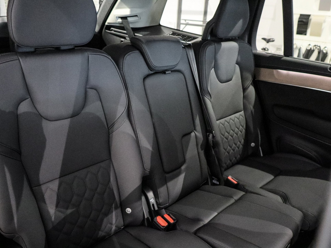 Volvo XC90 T8 Ultra Dark - SUV/Off-road - Schwarz - Neuwagen - Bild 4