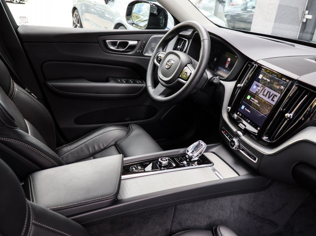 Volvo XC60 B5 Dark AWD - SUV/Off-road - Blau - Gebrauchtwagen - Bild 3