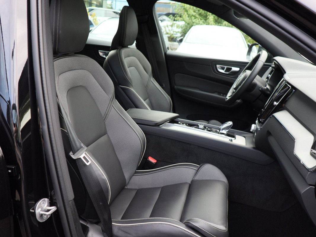 Volvo XC60 T6 Recharge AWD - SUV/Off-road - Schwarz - Gebrauchtwagen - Bild 7