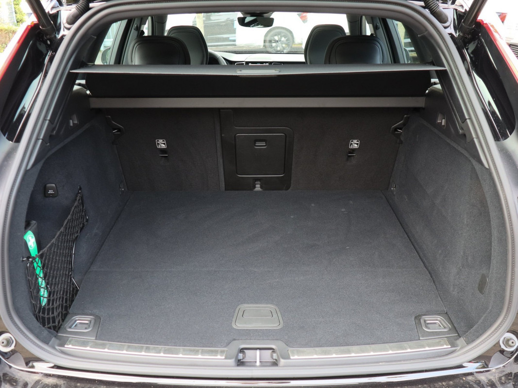Volvo XC60 T6 Recharge AWD - SUV/Off-road - Schwarz - Gebrauchtwagen - Bild 12
