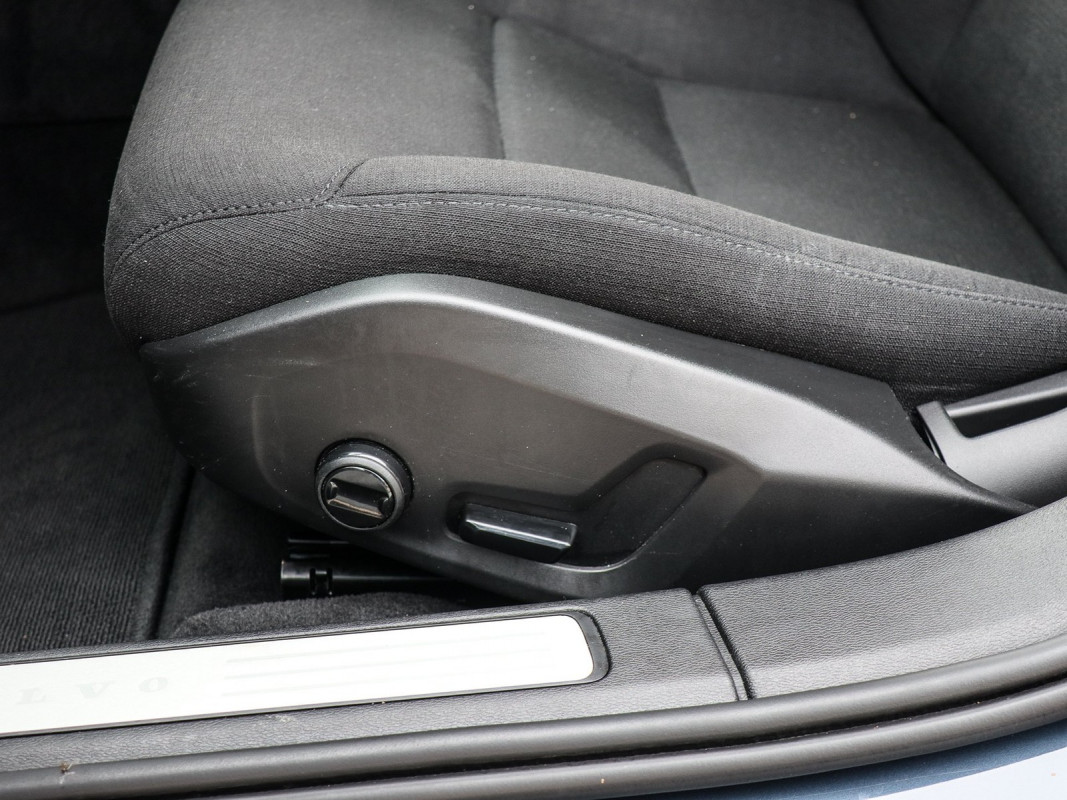 Volvo V60 B4 Diesel - Kombi - Blau - Gebrauchtwagen - Bild 14