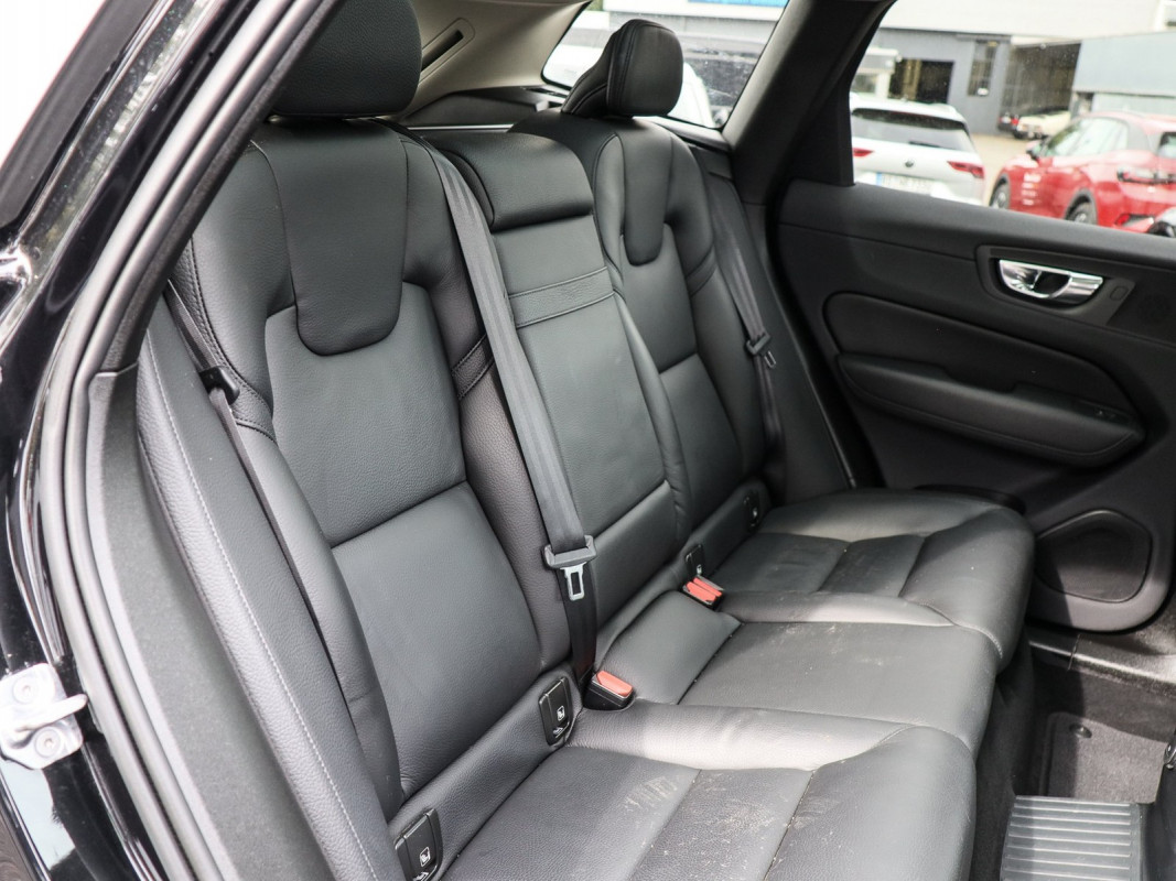 Volvo XC60 T6 - SUV/Off-road - Schwarz - Gebrauchtwagen - Bild 5