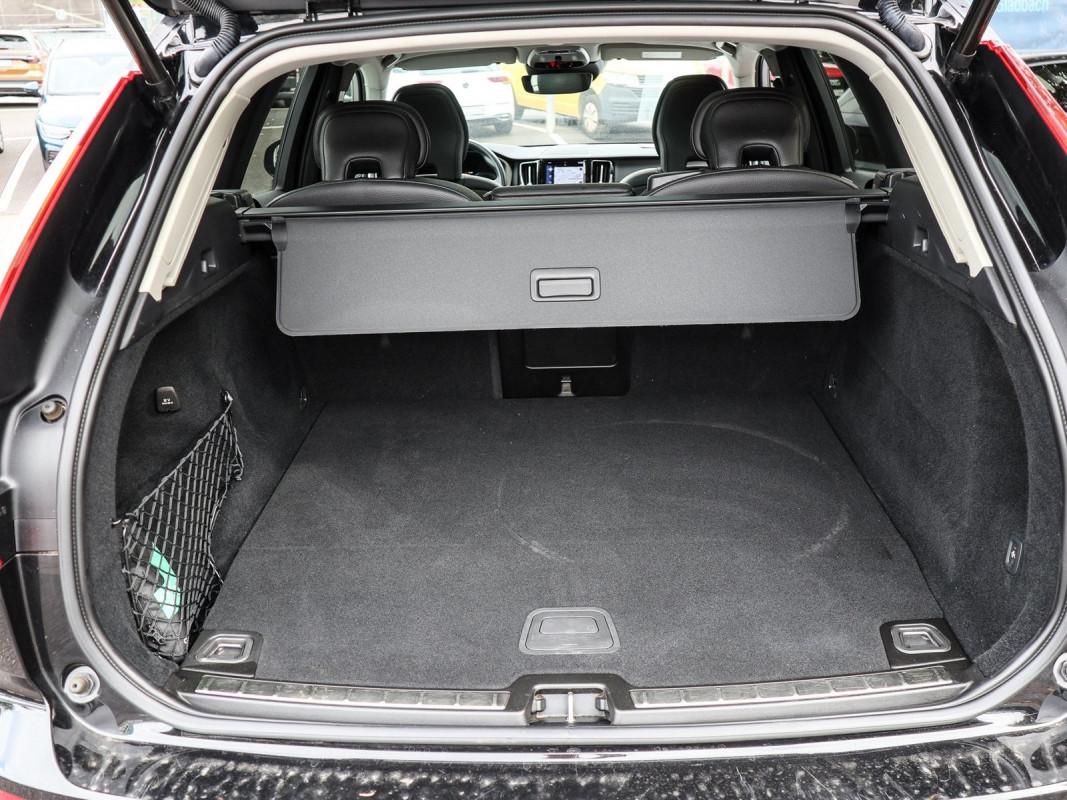Volvo XC60 T6 - SUV/Off-road - Schwarz - Gebrauchtwagen - Bild 11