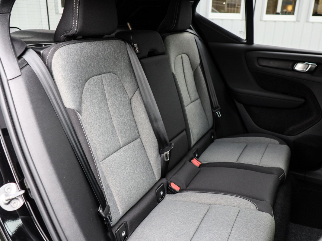 Volvo XC40 Plus Black Edition - SUV/Off-road - Schwarz - Gebrauchtwagen - Bild 5