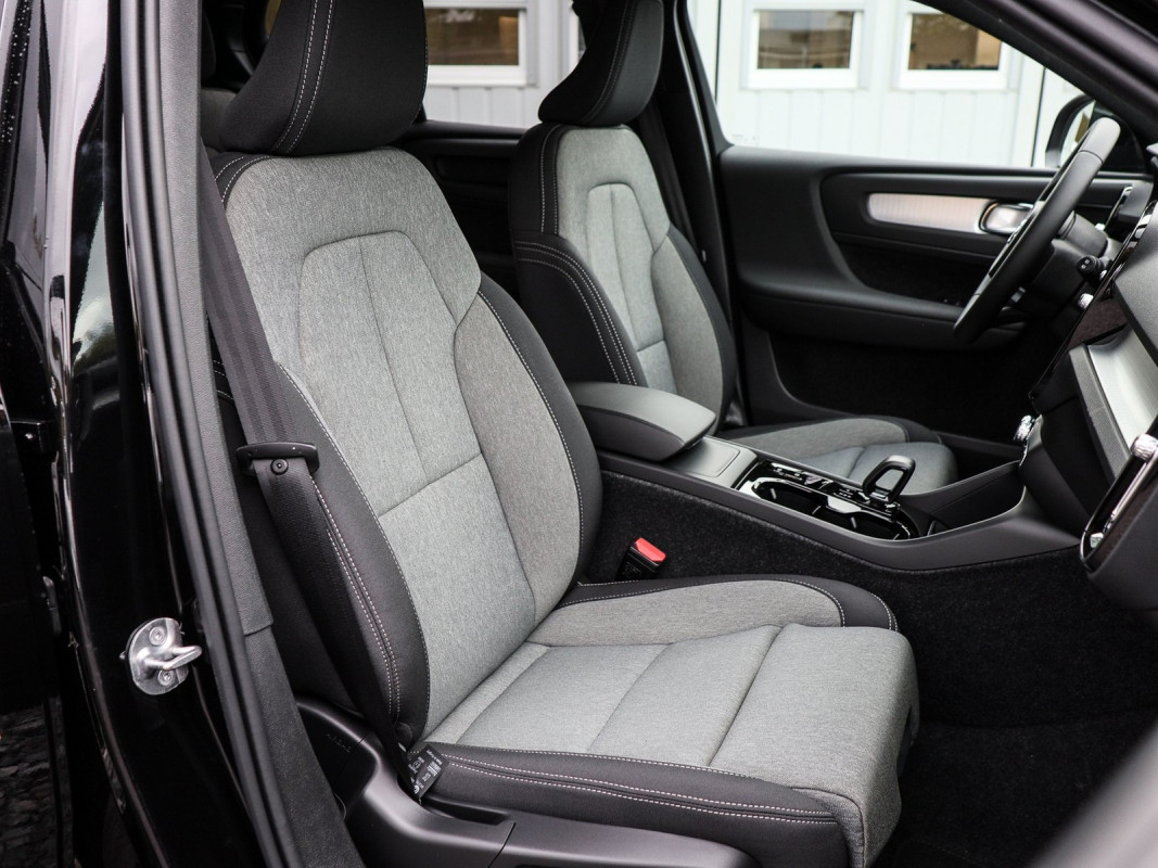 Volvo XC40 Plus Black Edition - SUV/Off-road - Schwarz - Gebrauchtwagen - Bild 7