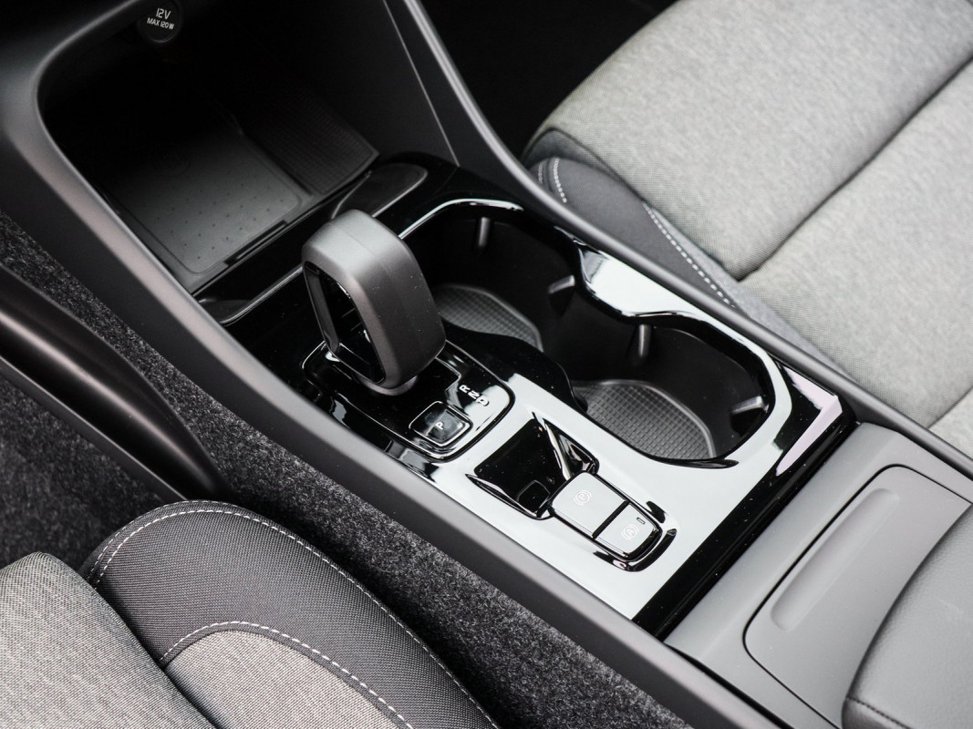 Volvo XC40 Plus Black Edition - SUV/Off-road - Schwarz - Gebrauchtwagen - Bild 11