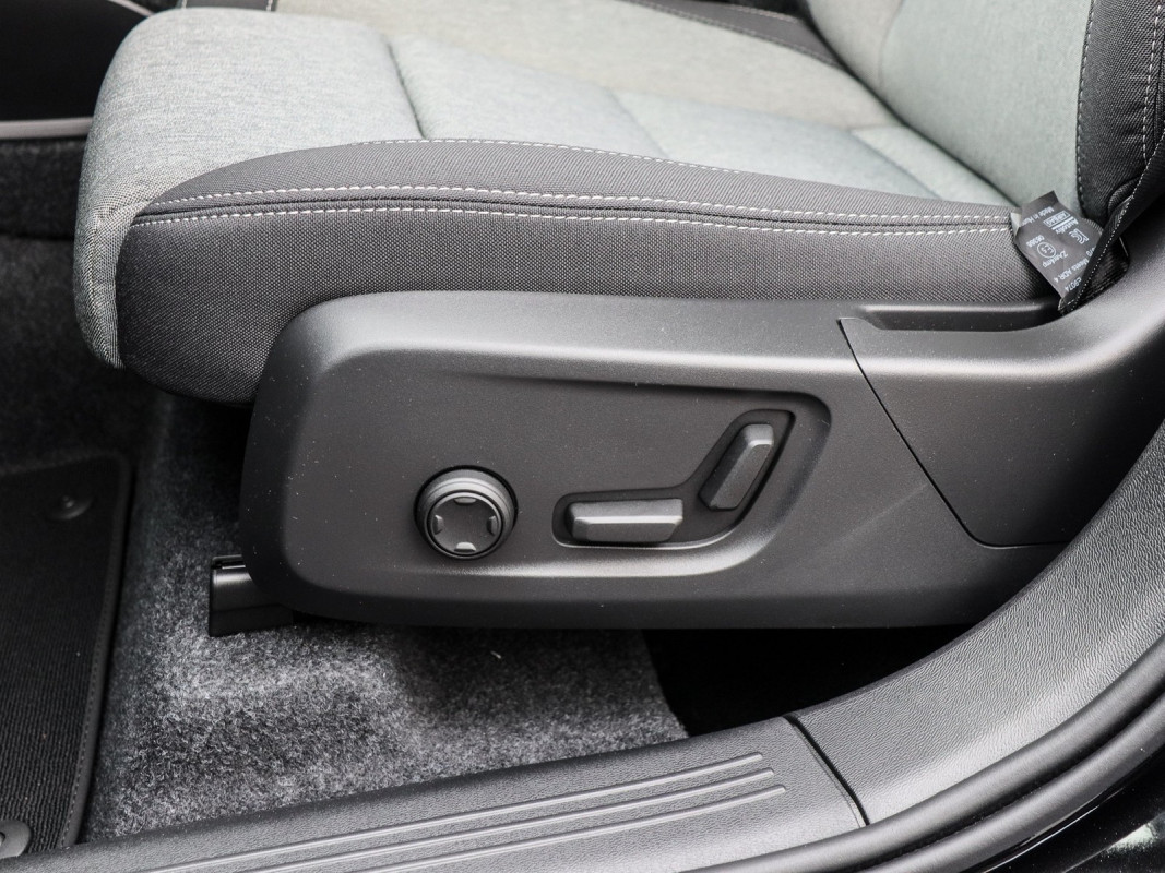 Volvo XC40 Plus Black Edition - SUV/Off-road - Schwarz - Gebrauchtwagen - Bild 14