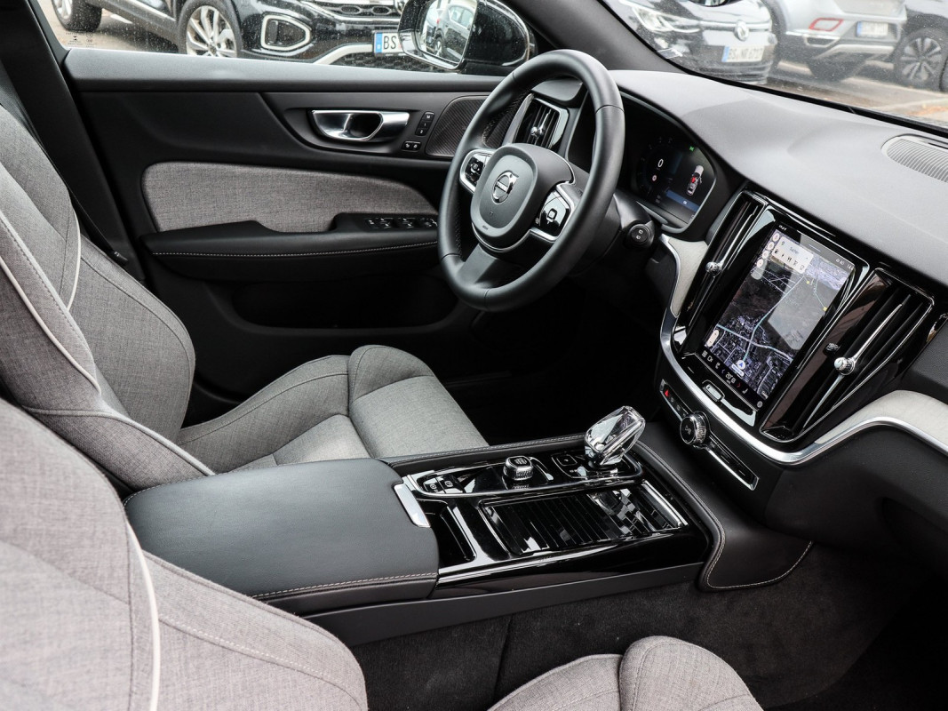 Volvo V60 Kombi T6 - Kombi - Schwarz - Gebrauchtwagen - Bild 3