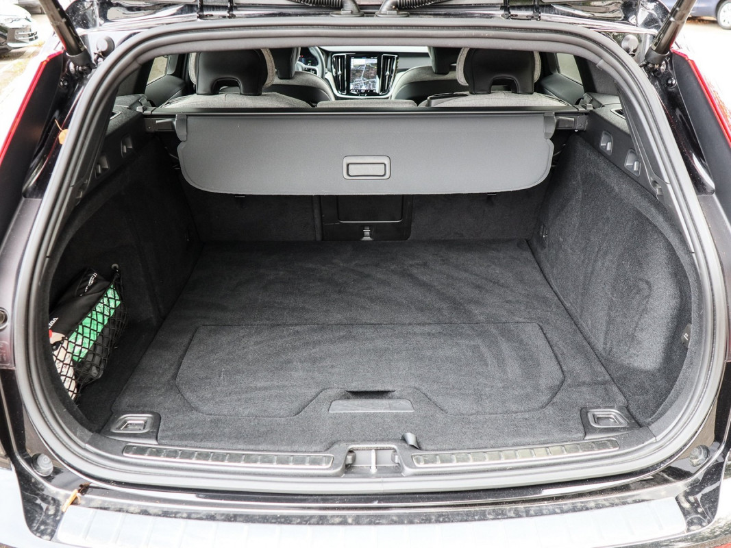 Volvo V60 Kombi T6 - Kombi - Schwarz - Gebrauchtwagen - Bild 12