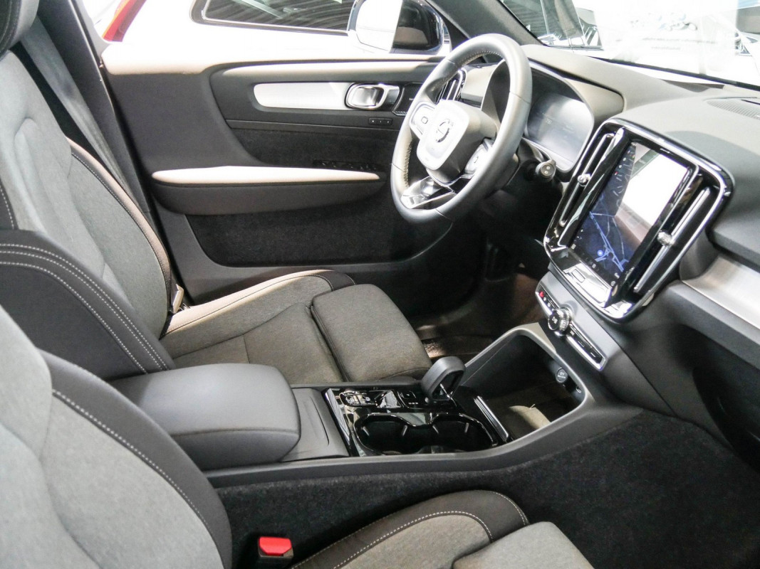 Volvo XC40 - SUV/Off-road - Blau - Gebrauchtwagen - Bild 3