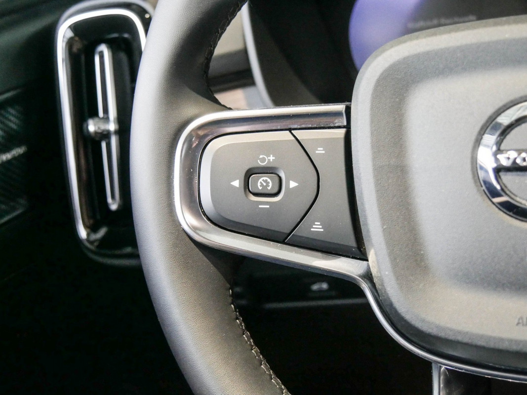 Volvo XC40 - SUV/Off-road - Blau - Gebrauchtwagen - Bild 14